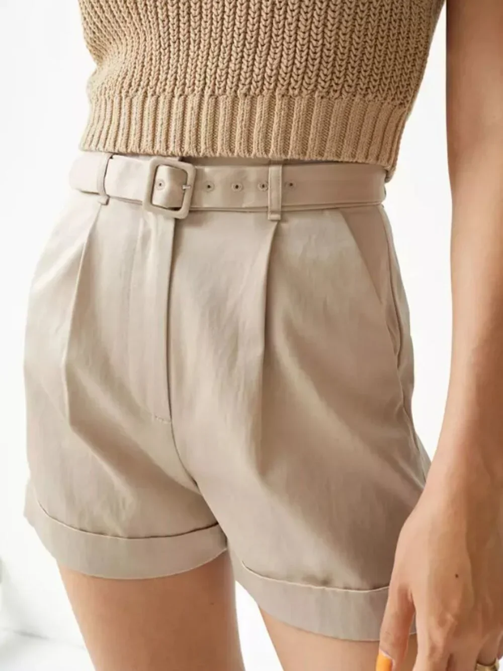 & Other Stories Belted Shorts Beige Size 4